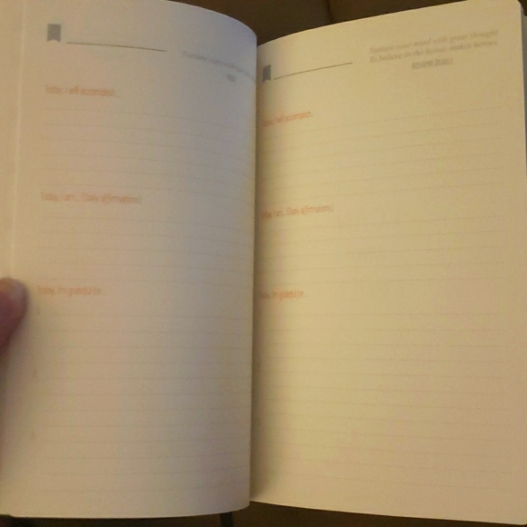 Grateful moment journal like new - Picture 3 of 4